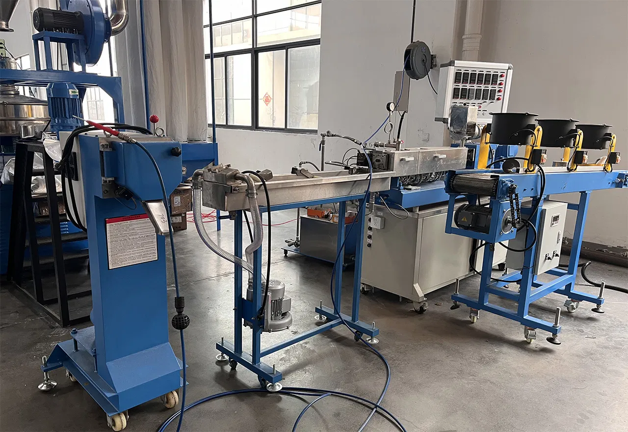 Wasted Recycling PP/PE/Pet/HDPE/LDPE Plastic Pellet Machine Extruder Supplier/Vertical Injection Plastic Machine