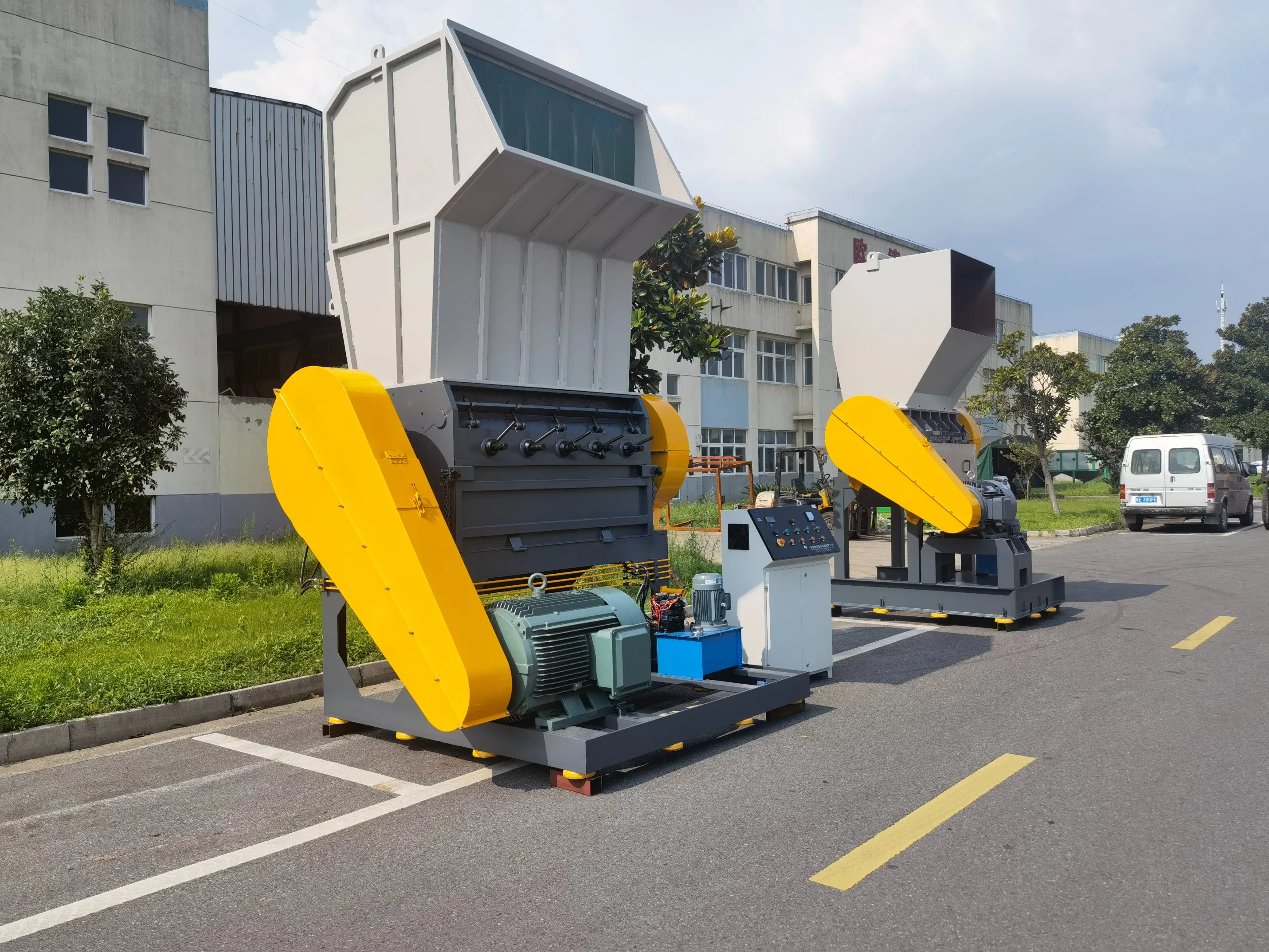 Waste Plastic Crusher for Drink Bottles, Shampoo Bottles, Oil Bottles, PE PP Bottles, Pet Bottles