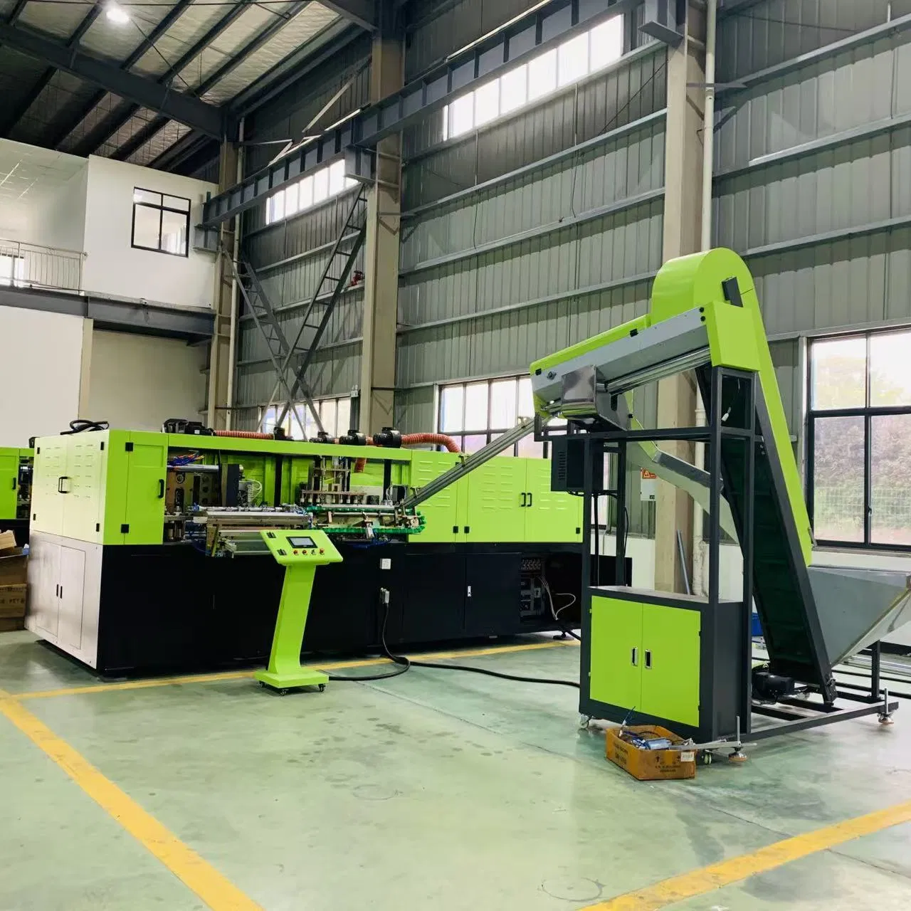 Efficient Six-Cavity Pet Bottle Blowing Machine for Production