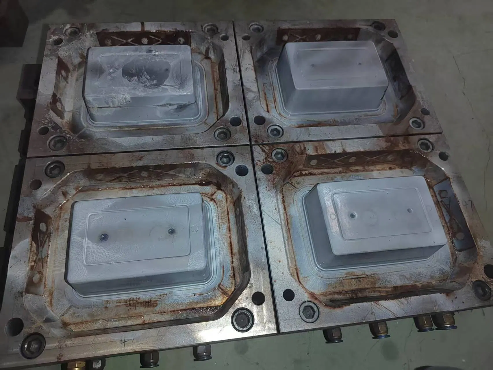 4 Points Hot Runner Valve Injection Mold for PP PE ABS Plastic Pot Bucket