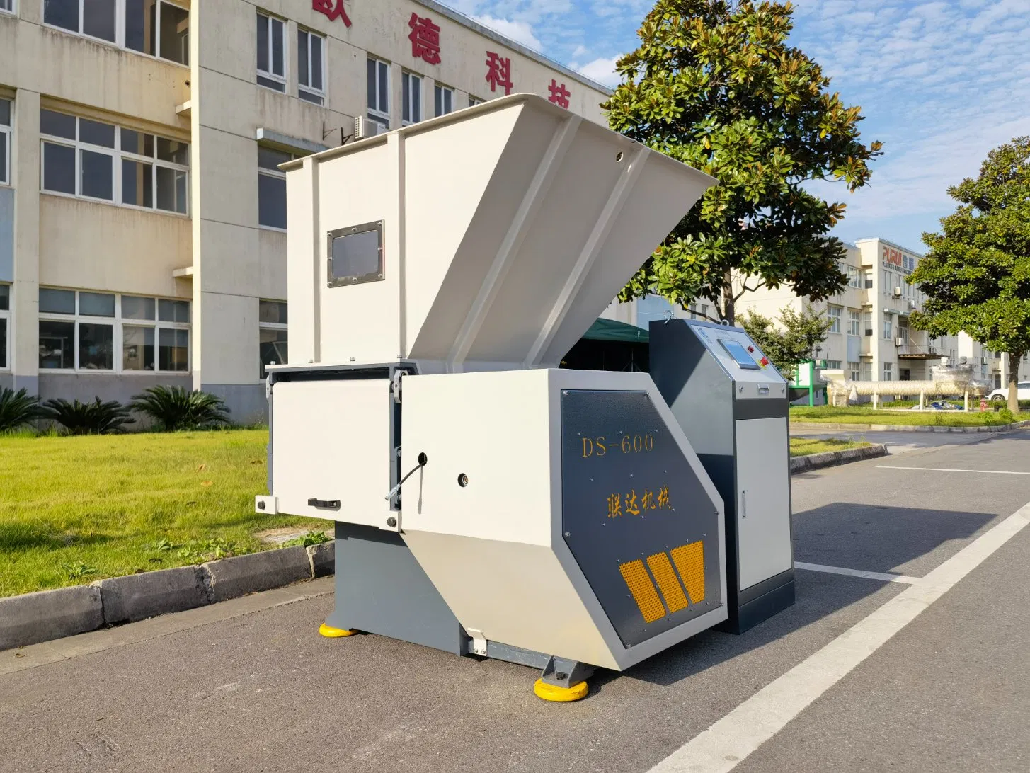 Plastic Shredder Waste Plastic Pet Bottle Crushing Machine Industrial Plastic Shredder Crusher
